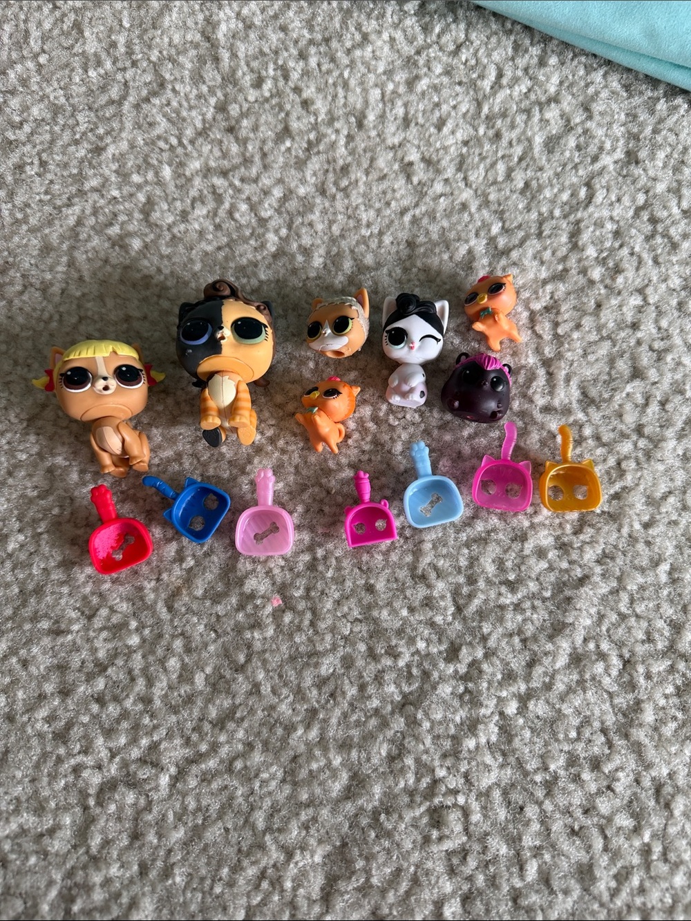 L.O.L. Surprise Pet Figures Playset with Assorted Colored Accessories